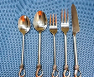 Gourmet Settings Twist 18/10 Stainless Flatware 5 Pc Place Setting set - Picture 1 of 5