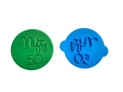 Sello galleta 50 cumpleaños número 50 añadir nombre personalizado Nifty 50 Foto 1 de 3