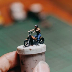 Chopper Motorradfahrer #1 HO 1/87 1/64 Miniatur Figur Hotwheels kein Preiser - Bild 1 von 1