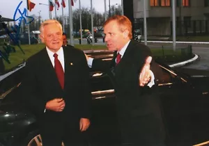 Valdas Adamkus "Präsident Litauen" Autogramm signed 20x30 cm Bild - Picture 1 of 1