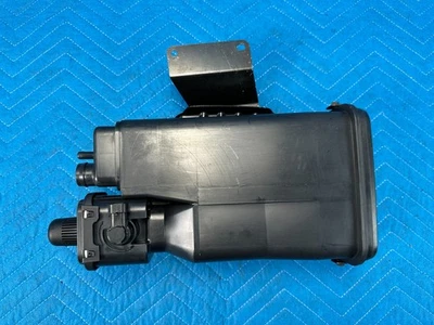 Bote de vapor de carbón Mercedes G55 AMG con soporte 68 k 2009 OEM Foto 1 de 4