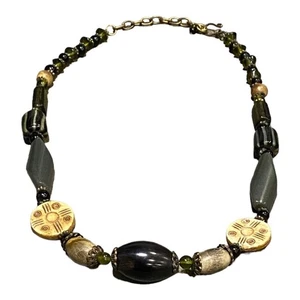 Collana corta con bellissime perle in legno - Foto 1 di 4