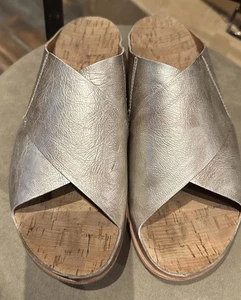 Sandali in pelle oro chiaro Kork Ease Tutsi con fascia incrociata misura 11 M nuovi - Foto 1 di 8
