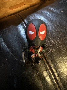 2" Loose Marvel: Deadpool Plastic Bobble-Head Black & Red with Samurai Swords - Picture 1 of 2