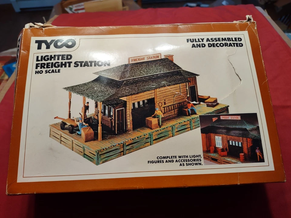 !!!!Vintage Tyco #906 Lighted Freight Station NIB NEVER BEEN USED!!!! - Image 1 of 4