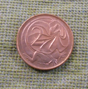 #C60. 1967 AUSTRALIAN  2 CENT  COIN WITH MINT LUSTRE - Picture 1 of 2