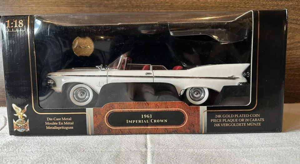 Yat Ming 1961 Crown Victoria Die Cast Metal 1:18 Foto 1 de 4