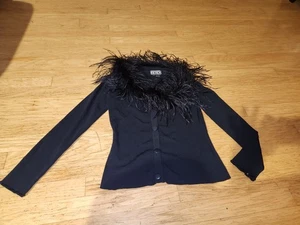 Suéter de Colección Berek 2 Takako Sakon Negro Borde de Plumas; Botones; Puño con Lentejuelas*talla - Imagen 1 de 9