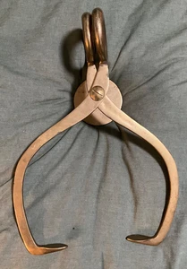 Vintage Solid Brass Wall Mount Ice Block Tongs Figurative Paper Towel Holder - Picture 1 of 8