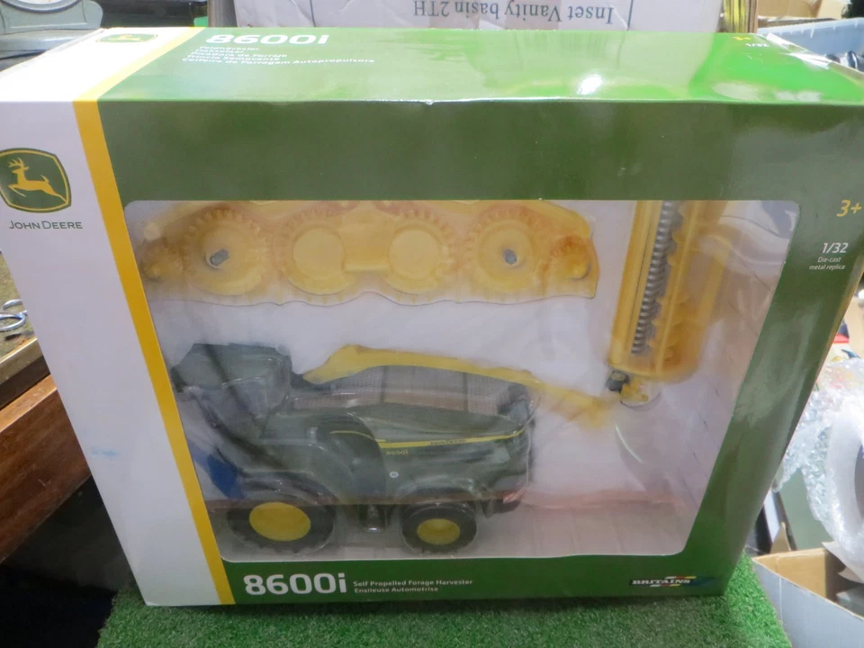 BRITAINS JOHN DEERE   8600i SELF PROPELLED FORAGE HARVESTER 43198  1/32 MIB - Image 1 of 4