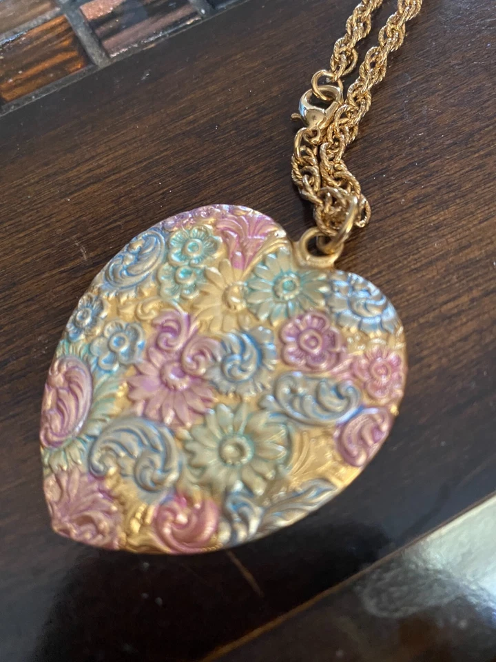 Colgante Floral Multicolor Corazón Tono Dorado Mate Con Cadena Tono Dorado 16" NUEVO  Foto 1 de 1