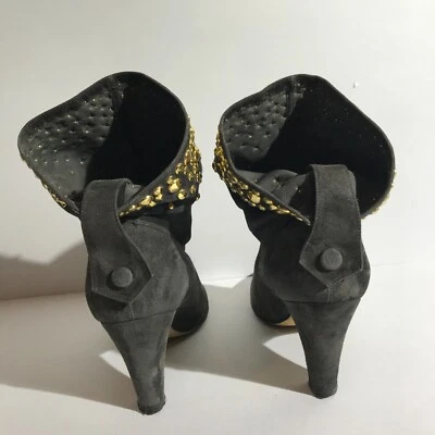 Botines BRIAN ATWOOD gamuza topo oro tachuelas adornadas Foto 1 de 4