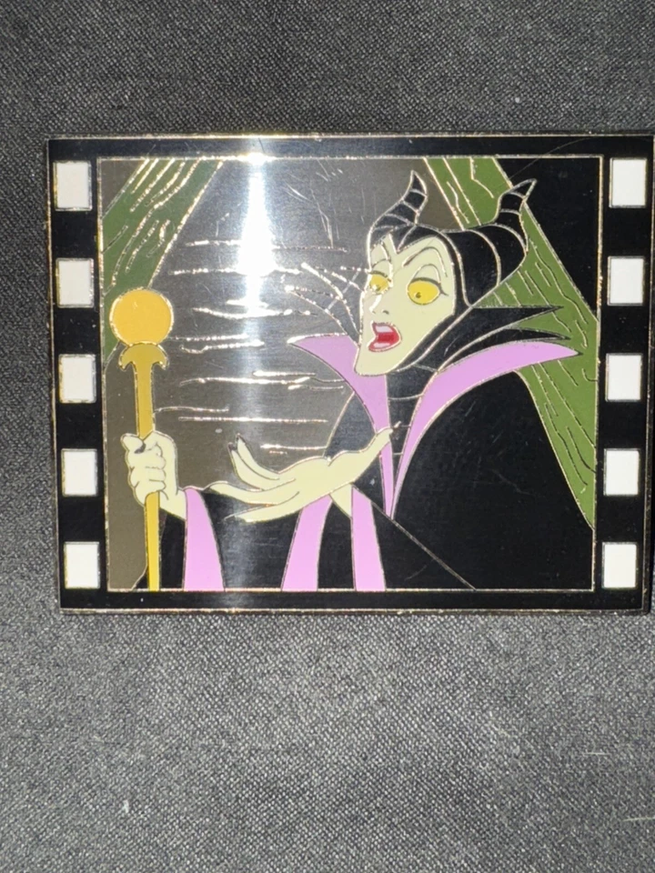 MARCO DE PELÍCULA CABALLETE JUMBO VILLANO MALÉFICO DE COMPRAS DE DISNEY LE 300 PIN RARO Foto 1 de 2