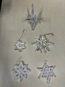 Vintage 5 Stck. verschiedene Weihnachten Schneeflocke hängende Ornament Acryl/Perlen selten - Bild 1 von 20