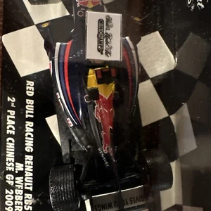 Minichamps Red Bull Renault RB5 2nd Place GP driver M Webber 2009 - Picture 1 of 5