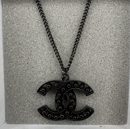 Collana CHANEL nera con logo ad incastro ~ completa inclusione con certificato di autenticità incluso