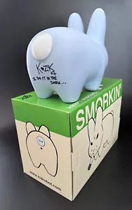 Frank Kozik SIGNIERTER Kidrobot 10" GID blaues Labbit + INSC SIGNIERT Neu im Karton - Bild 1 von 9