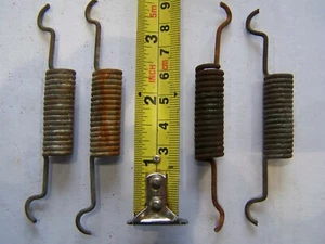 B.M.C. FORD, VAUXHALL, ROOTES, M.G. ROVER, Bremsbackenrückholfedern 4er Set. - Bild 1 von 2