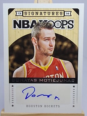 Donatas Motiejunas 2013-14 Hoops Signatures #8 Auto Houston Rockets - Image 1 of 3