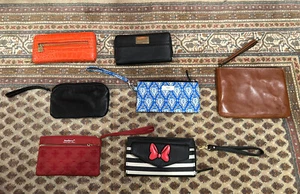 Geldbörse & Armband Konvolut Patricia Nash, Scout, Disney, Anne Klein, b.o.c & mehr - Bild 1 von 7