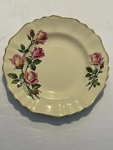 VINTAGE J&G MEAKIN 'QUEEN'S ROSE' DINNER/ENTREE PLATE WITH LOVELY PINK ROSES - Picture 1 of 9