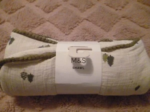Marks & Spencer Baumwolle Baby Baum Schal/Decke ~ Creme & Grün ~ Neu mit Etikett - Bild 1 von 4