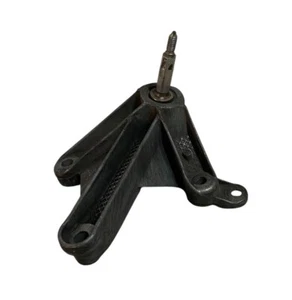 SUPPORTO / STAFFA MOTORE LATO CAMBIO RENAULT CLIO (III) 1.5 D. 2009 - 8200043084 - Foto 1 di 4