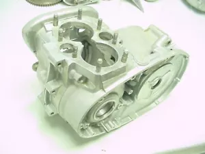 1973 TRIUMPH TR5T ENGINE CASES MATCHING HALVES, GOOD THREADS, NO DAMAGE VIN # TR - Foto 1 di 6