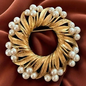 Monet Brosche goldfarben Kunstperlenkranz Anstecknadel Vintage signiert selten Designer - Bild 1 von 11