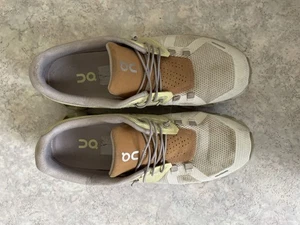 On Cloud Running Laufschuhe Sneaker Beige Gelb Gr 40 Top Zustand Damen - Bild 1 von 5