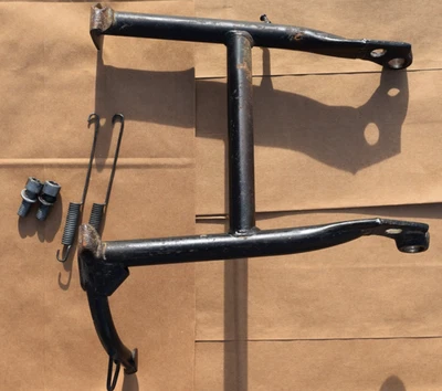 1995 BMW R1100GS conjunto de suporte central principal com molas e 2 parafusos. Usado Cond. - Imagem 1 de 2