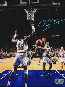 MUGGSY BOGUES CHARLOTTE HORNETS BECKETT ACCIÓN AUTENTICADA FIRMADA 8x10 - Imagen 1 de 1
