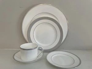 Vera Wang by Wedgwood Grosgrain Five Piece Place Setting - Picture 1 of 2