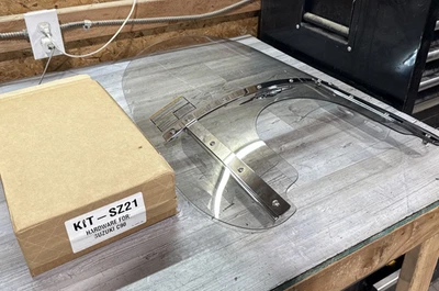 Para-brisa Suzuki C90 fabricante de equipamento original 990A0-70004 com kit de ferragens de montagem-SZ21 - Imagem 1 de 4