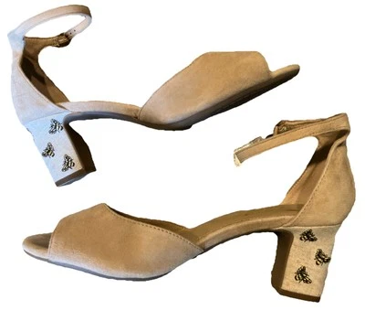 Aerosoles OOHLALA Beige Gamuza Cuero Eslinga Tacones Traseros Bordados Abejas Foto 1 de 4