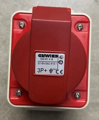 GEWISS GW62419 10° ANGLED SURFACE-MOUNTING SOCKET-OUTLET IP44 - 3P+E 32A 415V - Image 1 of 4