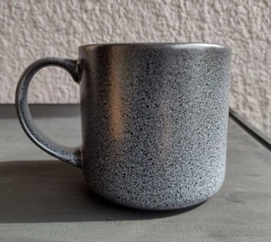 Better Homes & Gardens dunkelgrau melierter Steinzeugbecher, 14 Unzen - Bild 1 von 8