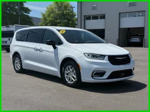 2025 Chrysler Pacifica Select - Picture 1 of 18