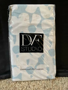 DVF Studio EURO PILLOW SHAM Daisy Puzzle - 100% Satin Cotton - Furstenberg  NIP - Picture 1 of 2