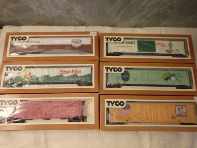 6 VINTAGE TYCO HO SCALE ELECTRIC TRAINS-STAR KIST-HUNTS-GREEN GIANT-CHIQUITA - Image 1 of 2