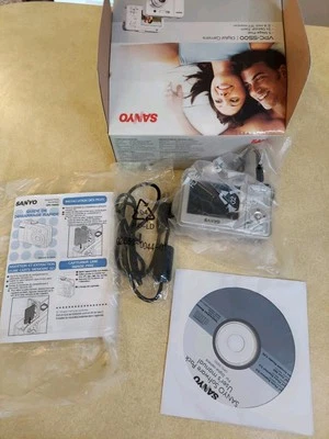 Sanyo Digital Camera VPC-5500 5.0MP 3X Optical Zoom 4x Zoom Box Manual - Image 1 of 4