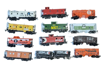 LOT of 12 HO Scale MIXED CP UNION MKT ROCK Boxcars, Freight & Cabooses - Image 1 of 4