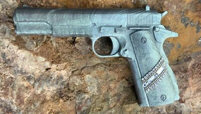 Armas realistas objetos de arte Colt 45 pistola modelo armas de resina pistolas de juego pistola de regalo Bling Foto 1 de 4