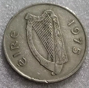 1975 Ireland 10 Pence *B525 - Picture 1 of 3