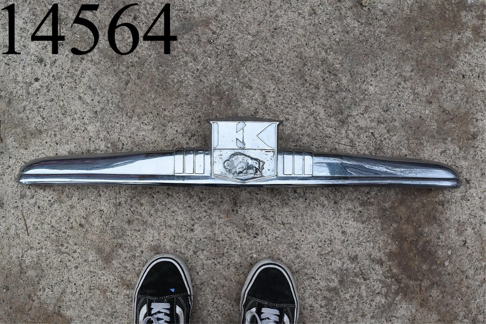 Kaiser Frazer Manhattan 1949 1950 capó emblema Buffalo moldura 49 50 Foto 1 de 4