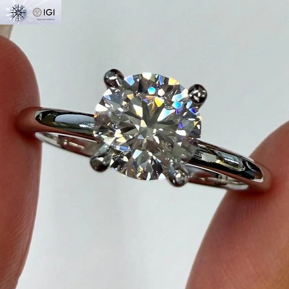 Anillo de compromiso de diamantes cultivados en laboratorio redondo de 1,25 quilates IGI D VS1 en platino sólido 950 Foto 1 de 4