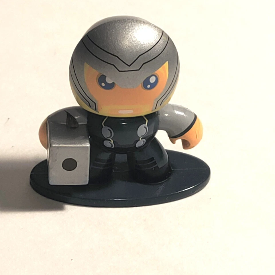 Figura de acción THOR Hasbro Marvel Micro Muggs 2013 1,75"  Foto 1 de 4