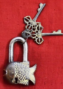 Tiny Fish Piranha Lock Security Cupboard Almirah Door Suitcase Box Padlock RD14 - Picture 1 of 3