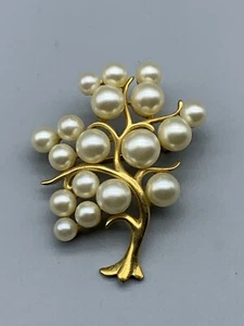 Vintage Gold-Tone Tree with Pearl-like Beads Brooch 2 1/4 inches Tall - Picture 1 of 7