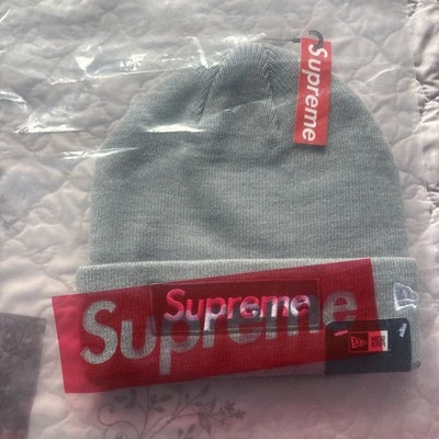 Gorro gris Supreme New Era Foto 1 de 4